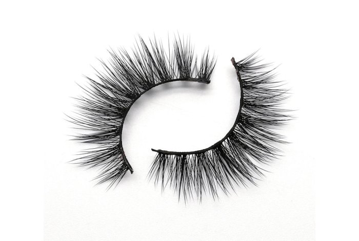 How to Put On False Eyelashes the RIGHT Way